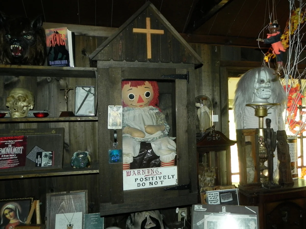 Paranormal Investigator Dies After Annabelle Doll Show in Gettysburg
