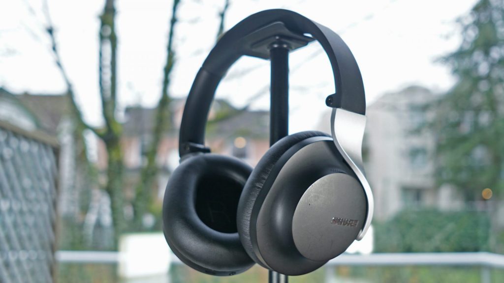 Shure Aonic 40 Review: A high-End Headphone in The Mid-Range Category