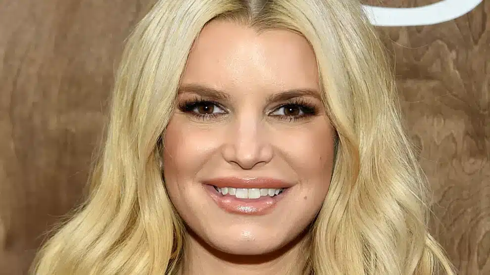 What is the Fortune of American Singer Jessica Simpson in 2022?