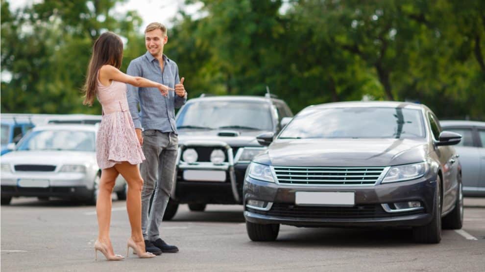 Buying a Car From Auction vs. Buying From a Private Seller: The Pros and Cons