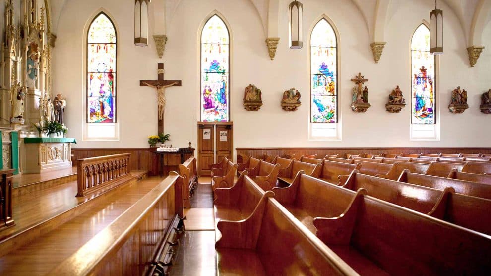 4 Ways You Can Use Church Management Systems to Retain Members
