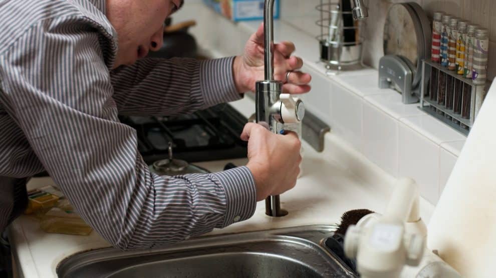 Why Hire a Professional Plumbing Service?