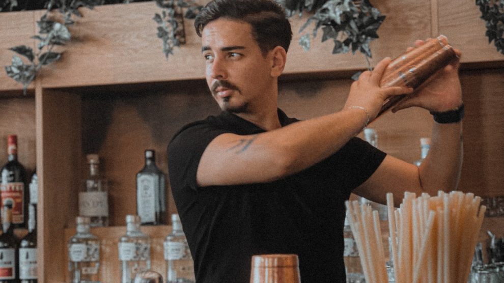 Bartender Shaking Techniques for Beginners