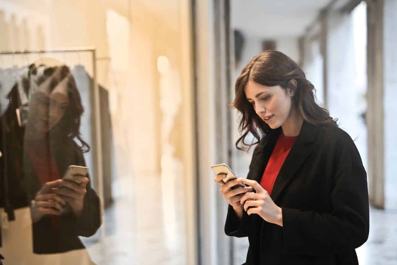 Why Do Consumers Still Go to Physical Stores To Buy Electronics?