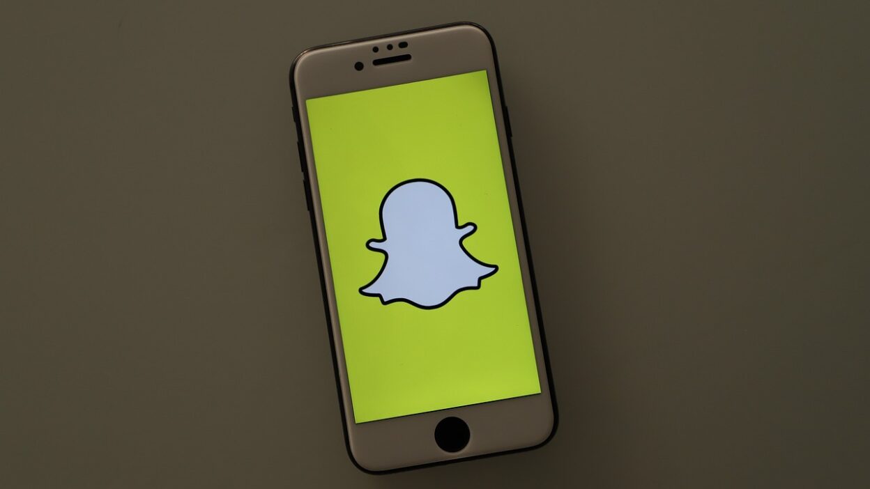 How to Use a Snapchat Caption Generator for Creative Stories