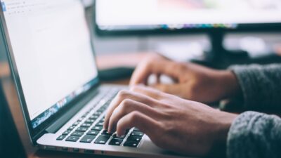 Dedicated Software Development Team vs. Project-Based Outsourcing