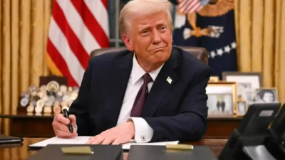 Bitcoin, Crypto Stocks Fall After Trump Declares Global Tariff Plan