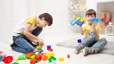 Should You Have Your Kids Play Indoors or Outdoors? These Are the Pros and Cons
