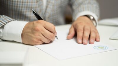 Spot vs. Contract Fuel Buying: Pros and Cons for Businesses