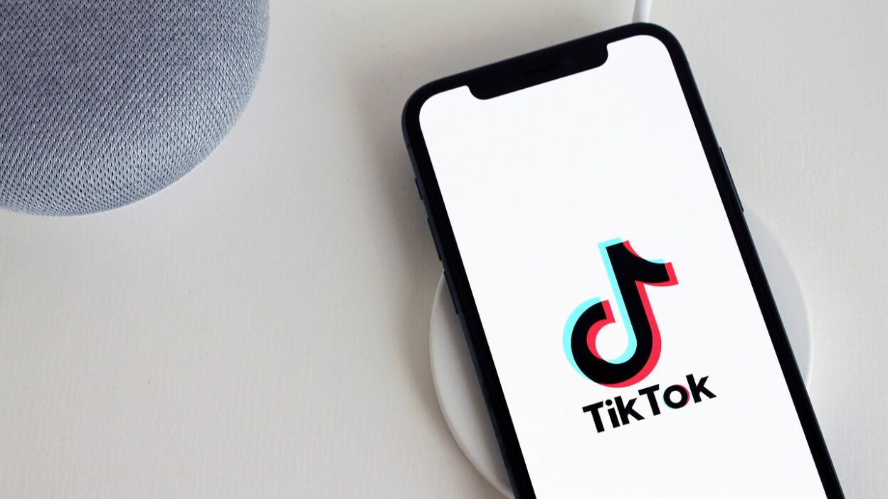 7 Best Sites to Buy TikTok Likes in 2025 (Safe, Fast & Real)